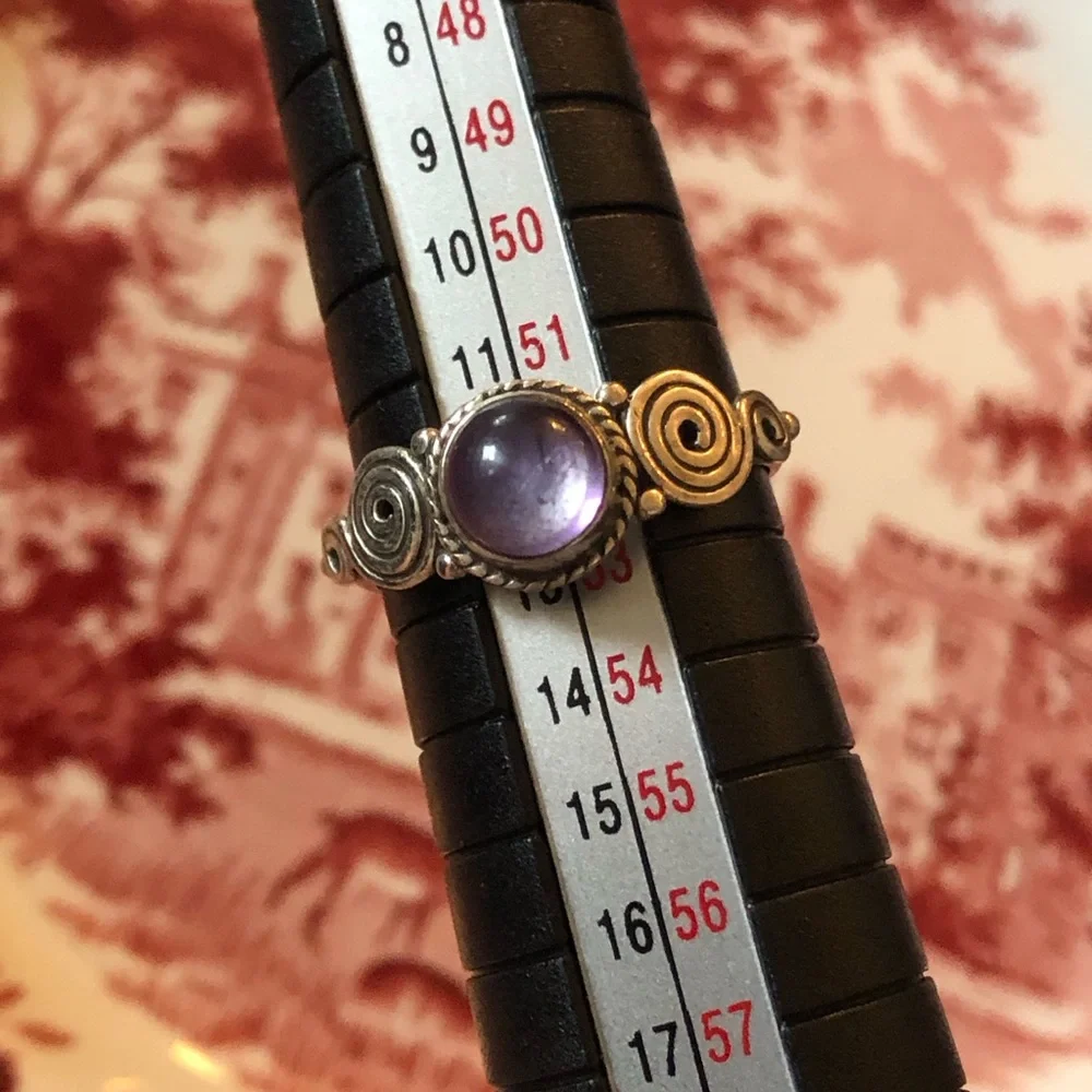 Vintage silver metal boho ring w/ purple stone cabochon amethyst? sz 6